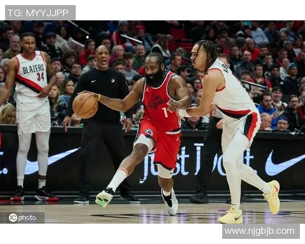 开拓者在客场大胜状态回升